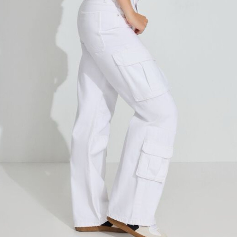 NEW! Garage white cargo pants - Picture 2 of 8